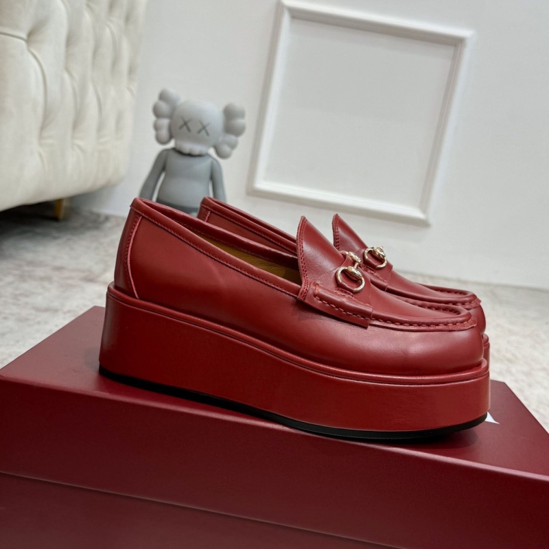 G*u*i leather shoes
